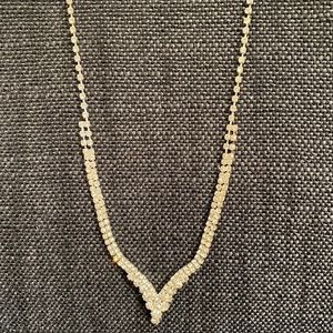 V diamonds silver necklace